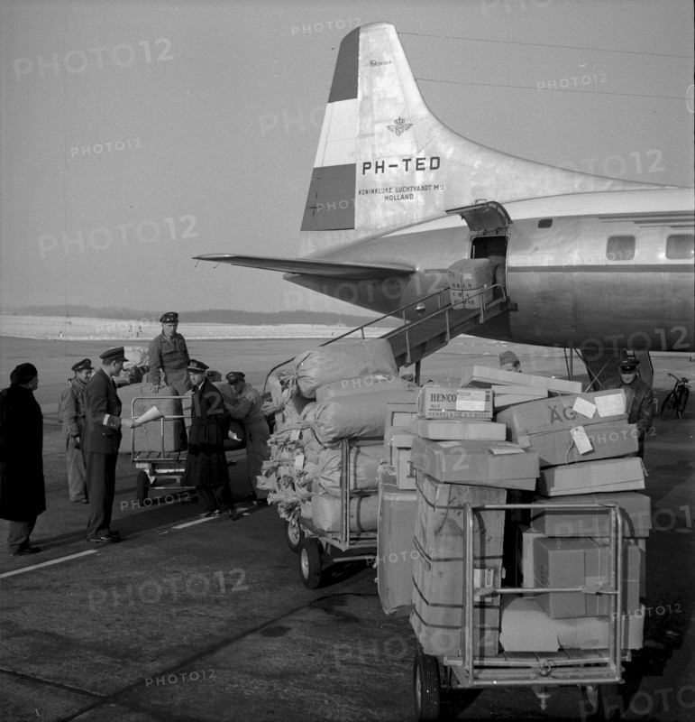 Relief supplies in favour of flooding victims in the Netherlands, 1953