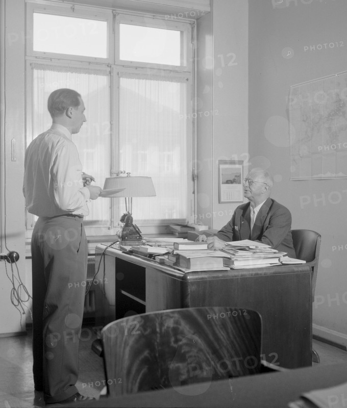 FIFA General Secretariat on Bahnhofstrasse 77, Zurich: Kurt Gassmann (R), 1954