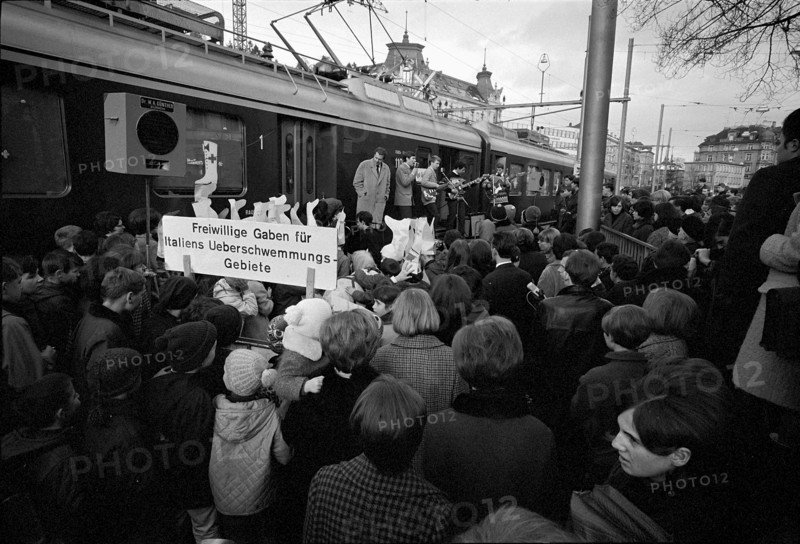 Fundraising campaign in favour ot flood victims in Italy, 1966