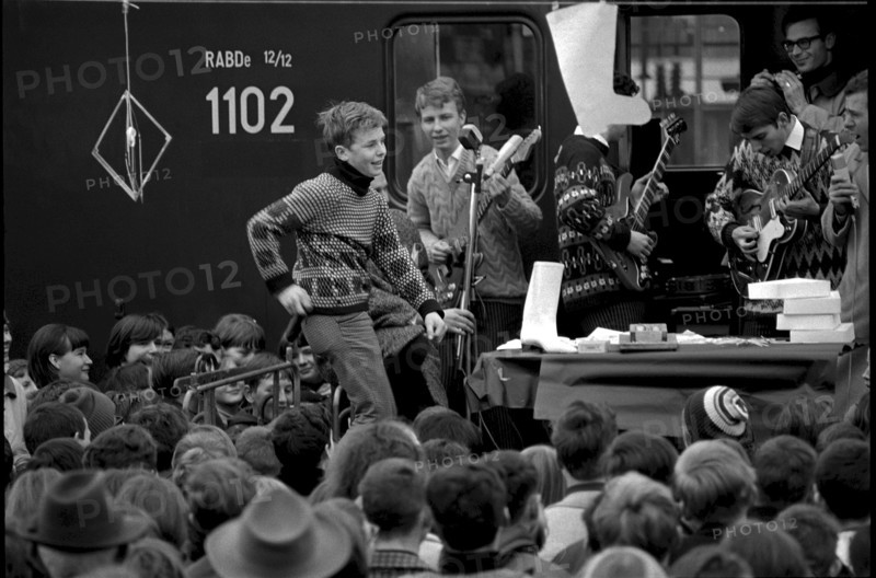 Fundraising campaign in favour ot flood victims in Italy, 1966