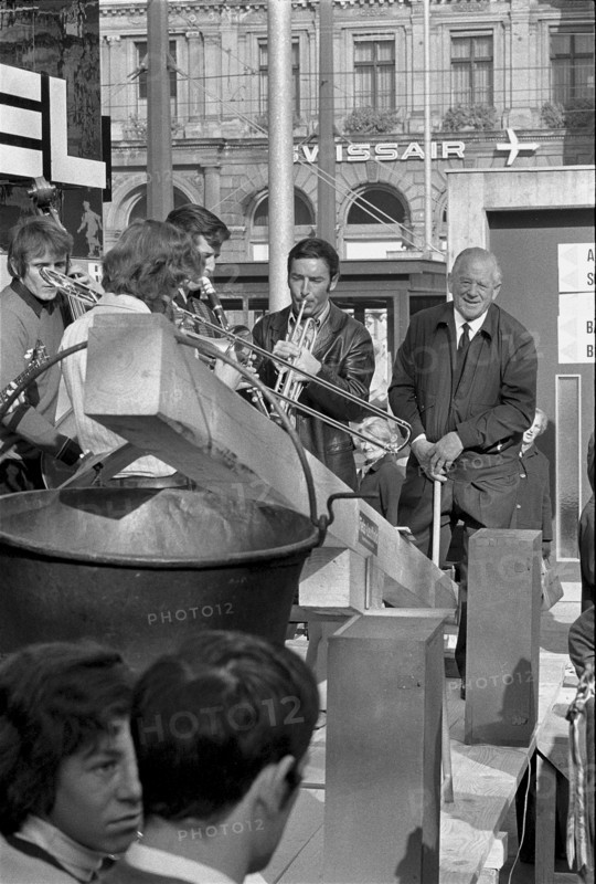 Fundraising campaign in favour of bengali refugees in Pakistan, Zurich 1971