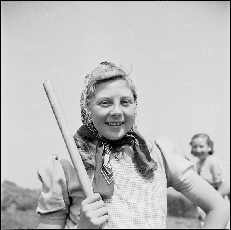 Girls making hay, 1940