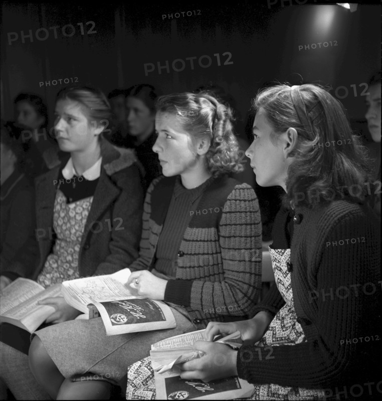 Girls learning to phone, Zurich around 1950