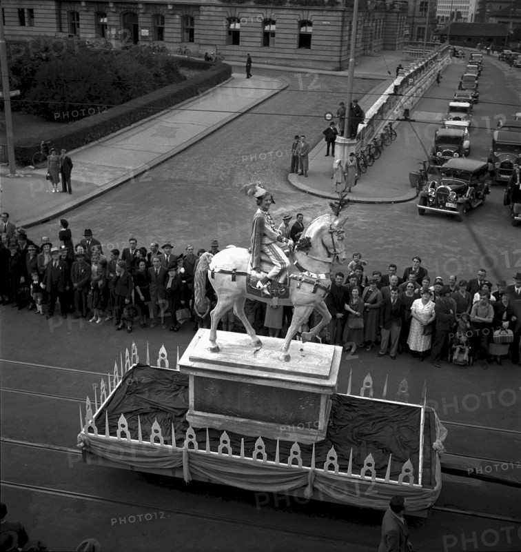 Theater day Zurich 1938: parade float