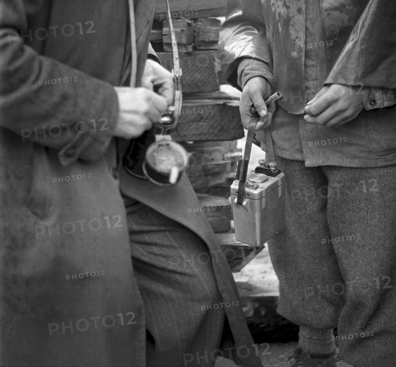 Preparations for factory chimney blasting in Zurich 1941