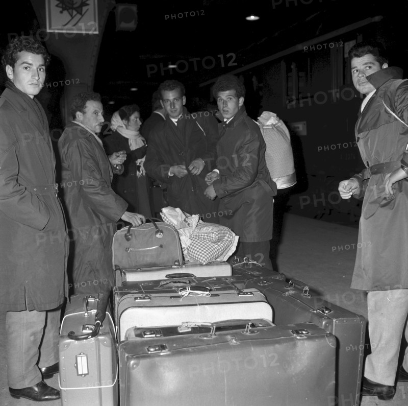 Zurich, italian workers leaving for their home country before christmas, 1961