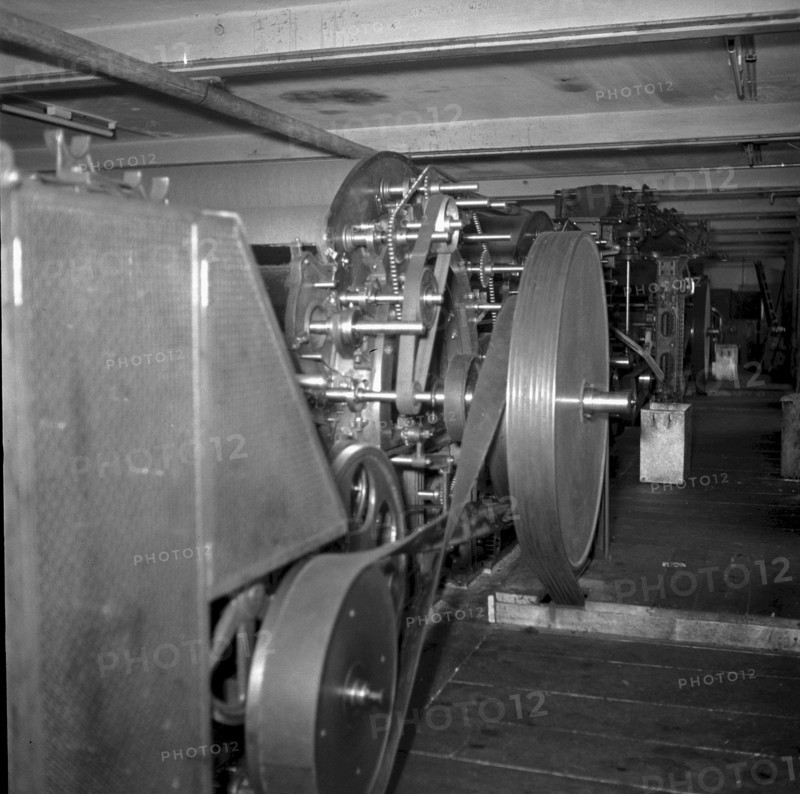 Hatzingen GL, machine at the Hefti textile mill, 1950