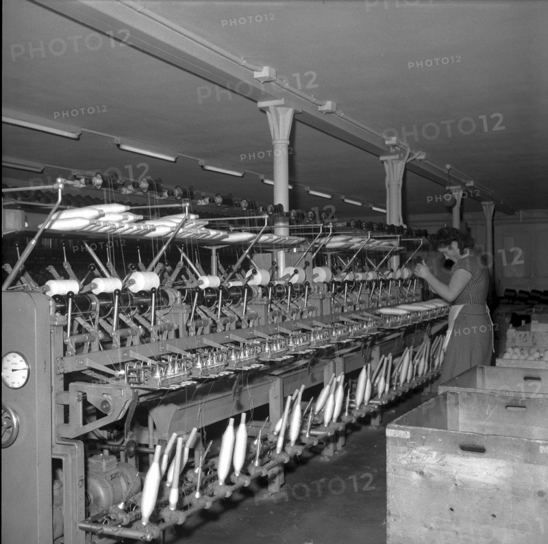 Textile mill, Tuchfabrik Pfenninger Wadenswil 1955, bobbin winding machine [