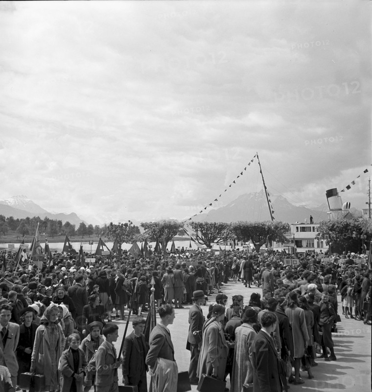 Ticino classes visiting the Ruetli, 1941
