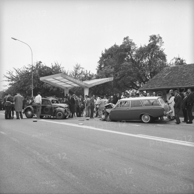 Car Accident in Walisellen 1962: Driving over the line, three seriously injured persons