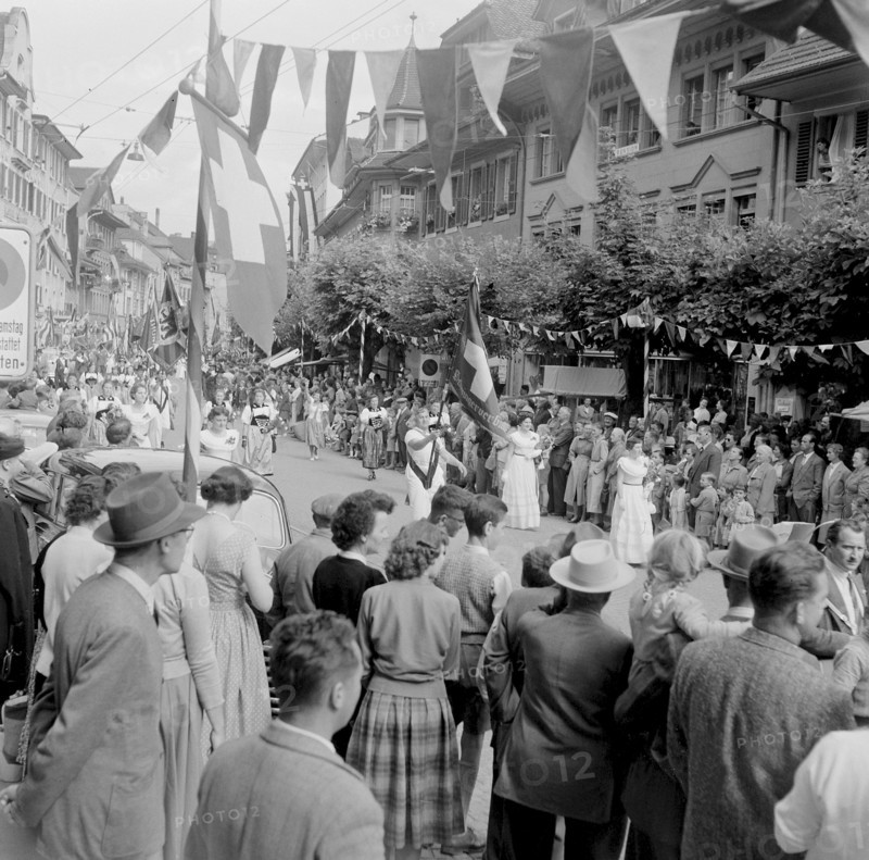 Swiss wrestling festival Thun 1956: parade