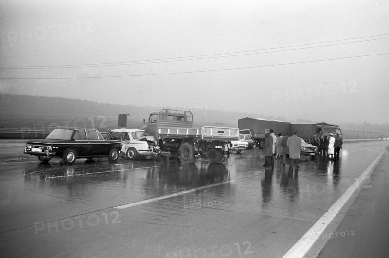Multiple crash because of glaze on the N1, Bareggtunnel, 1972