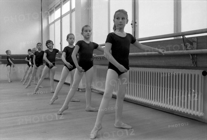 Ballet school Geneva 1973. lesson, exercise at barre, bar