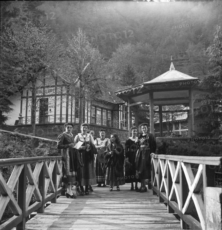 Young women in Domodossola 1948