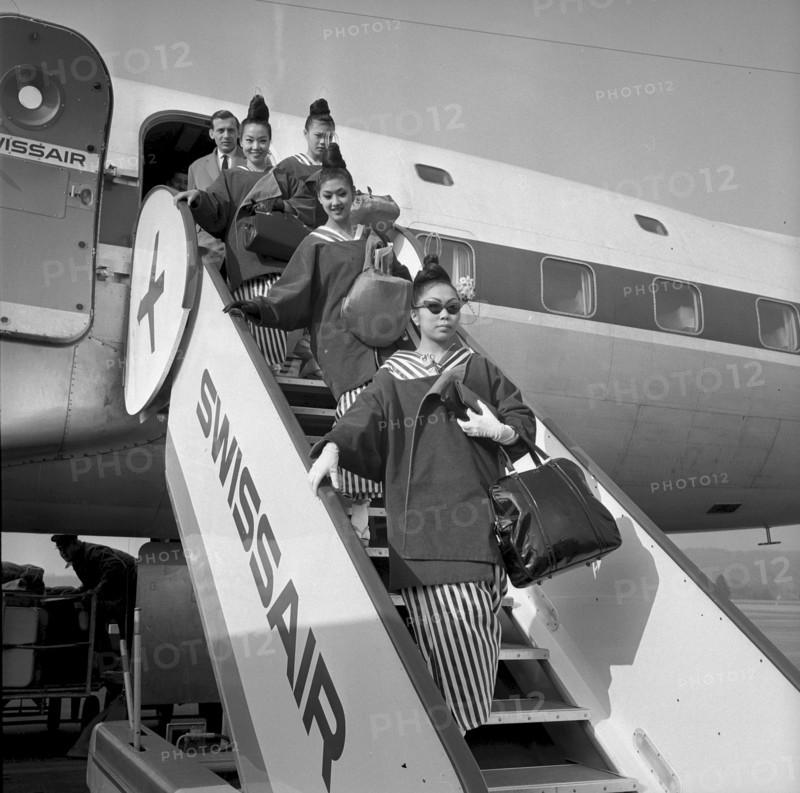 The imperial japanese ballet, arrival at Zurich-Kloten airport 1962