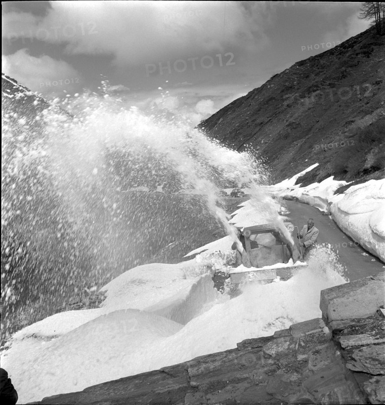SNow blower, Simplon pass road reopening, spring 1952