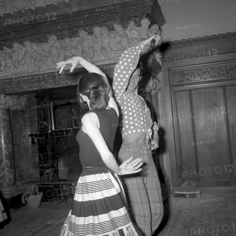 Flamenco dancer Jose de Udaeta giving a lesson, Zurich 1957