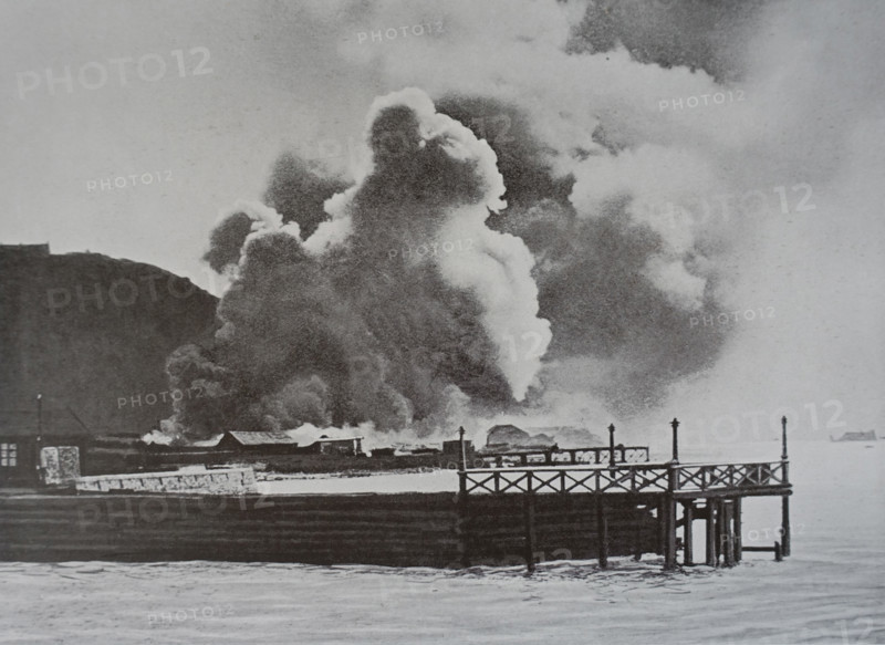Fire in the artillery town Art album Manchuria Russo-Japanese War 1906