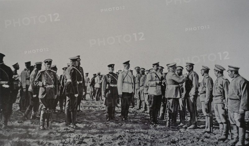 General Linevich awards insignia to enlisted soldiers Photo by Gusev