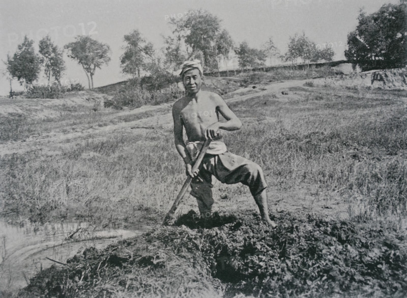 Chinese worker Photo by Martynov Art album Manchuria Russo-Japanese War 1906