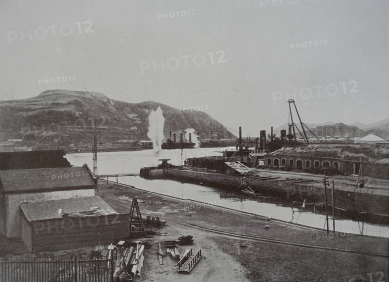 Port Arthur Japanese shelling of the cruiser Bayan Explosion of an 11-inch shell Photograph of Captain Pravikov