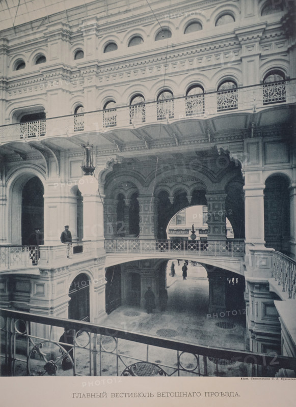 The main lobby of Vetoshny Lane.