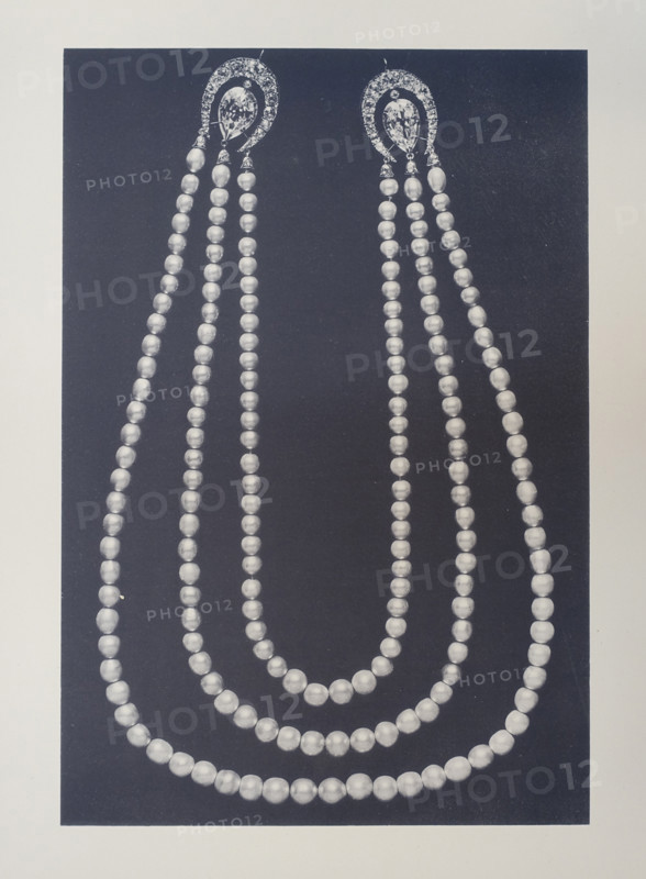 Pearl necklace, diamond clasp.