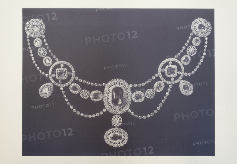 Diamond necklace with Ceylon sapphires.