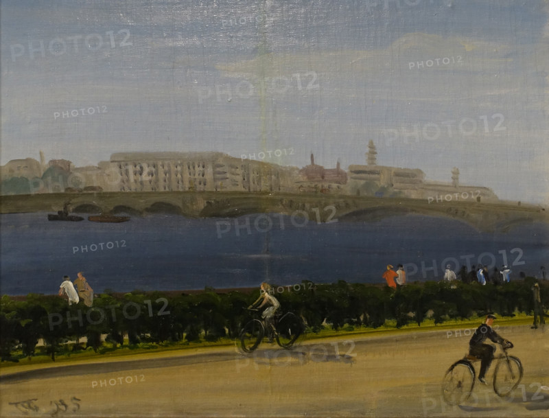 Cyclists on the Neva.