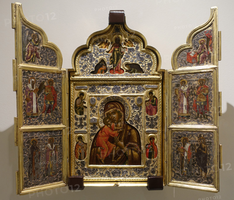 Triptych icon. Mother of God Feodorovskaya and selected saints.