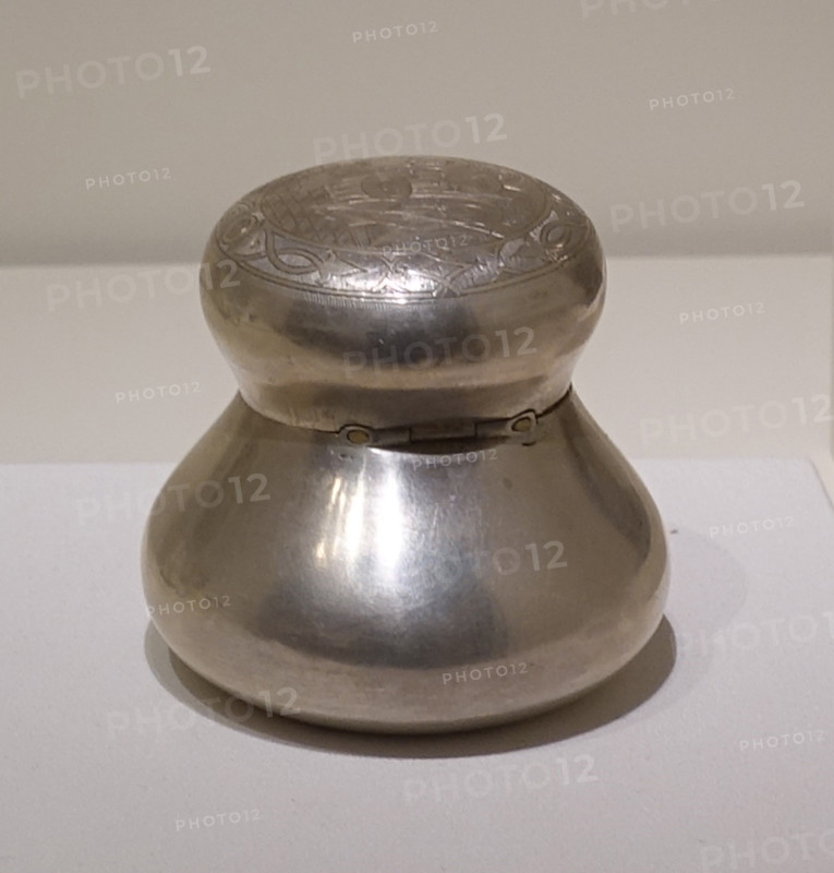 Vessel for storing prosphora.