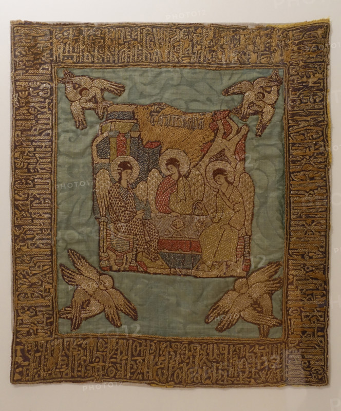 Shroud. Hanging veil.