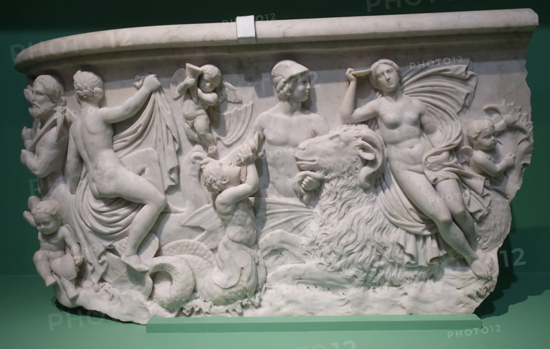 Decorative bath with relief.