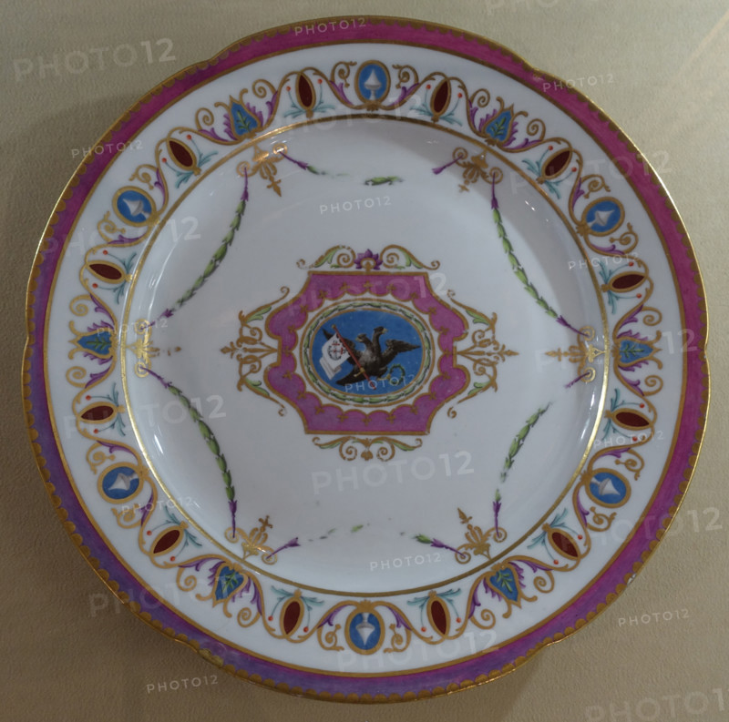 Plate from the Yachtinsky service.