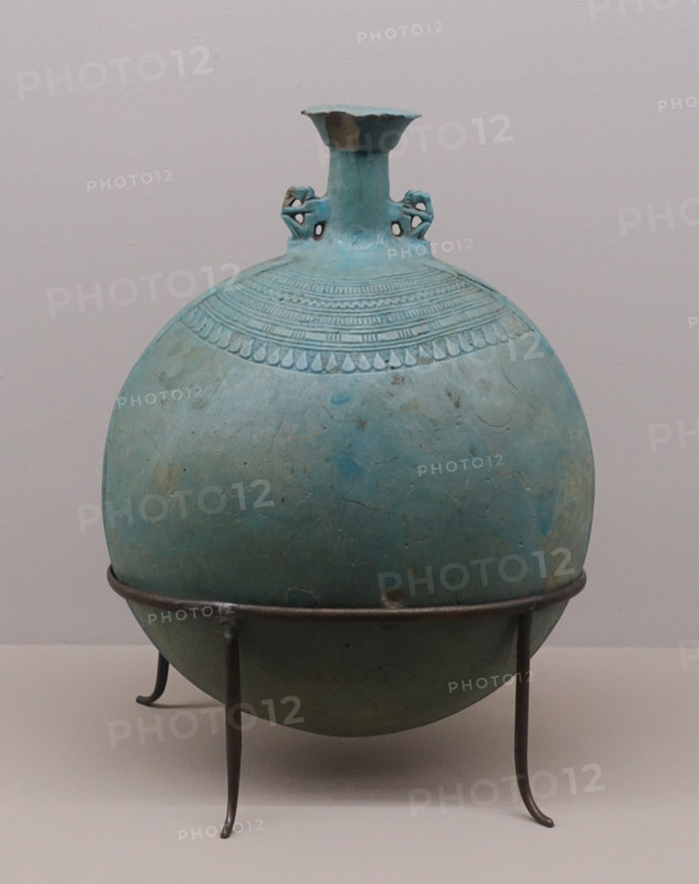 Cosmetic vessel with a New Year's wish.