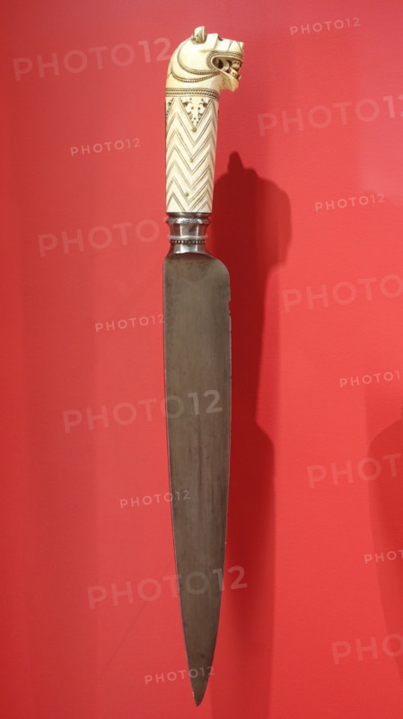 Cleaver knife.