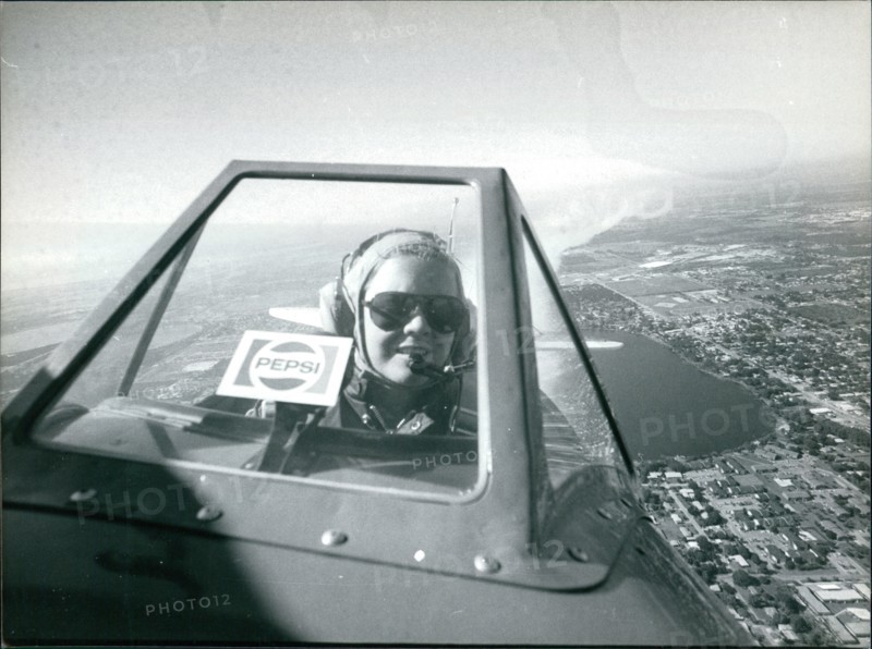 The Pepsi skywriting girl Suzanne Asbury in flight