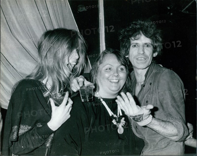 Patti Hansen, Kay Witchell and Keith Richards having fun at a party