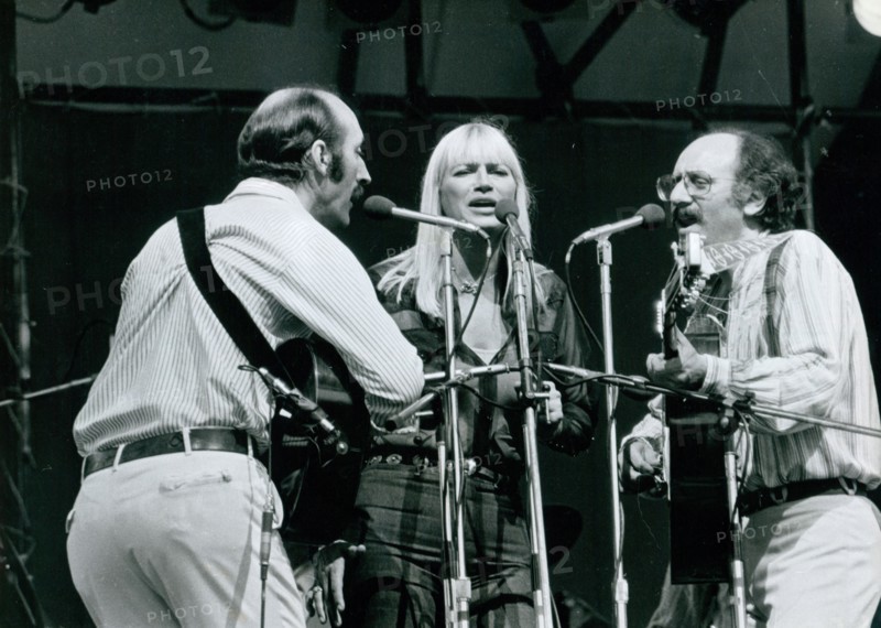 Paul Stockey, Mary Travers and Peter Yarrow perform during the Peter, Paul and Mary reunion tour in 1978