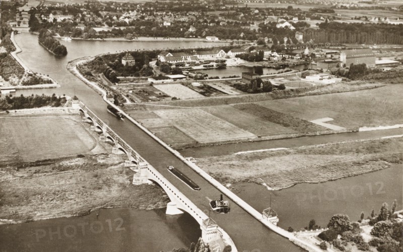 Germany, aerial photograph showing the Minden waterway intersection Wasserstrassenkreuz Minden. Mittelland Canal crosses the Weser River via a canal bridge. 1958 circa