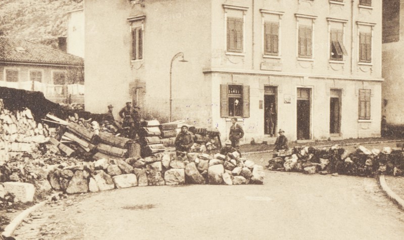 Croatia, Fiume, the barricade with soldiers during the Five Days of Fiume, the period between December 24 and 29, 1920