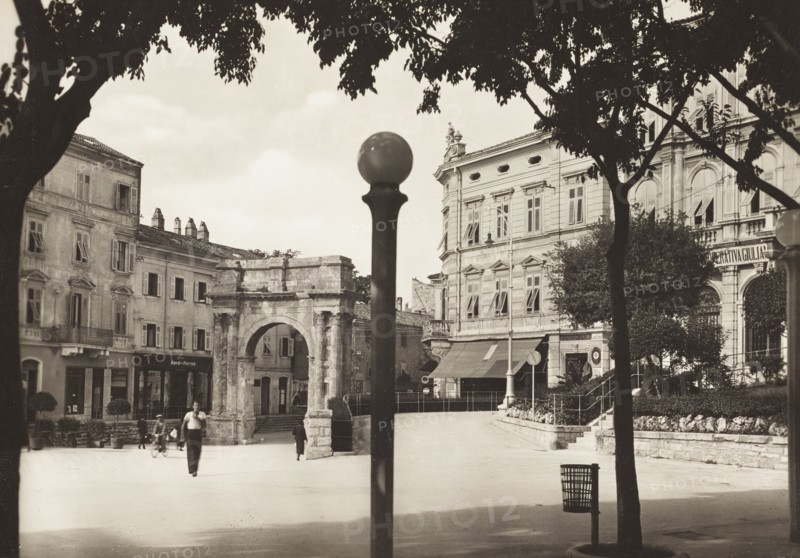 Croatia, Pula, Port'Aura Square and Sergi Arch, 1950 circa