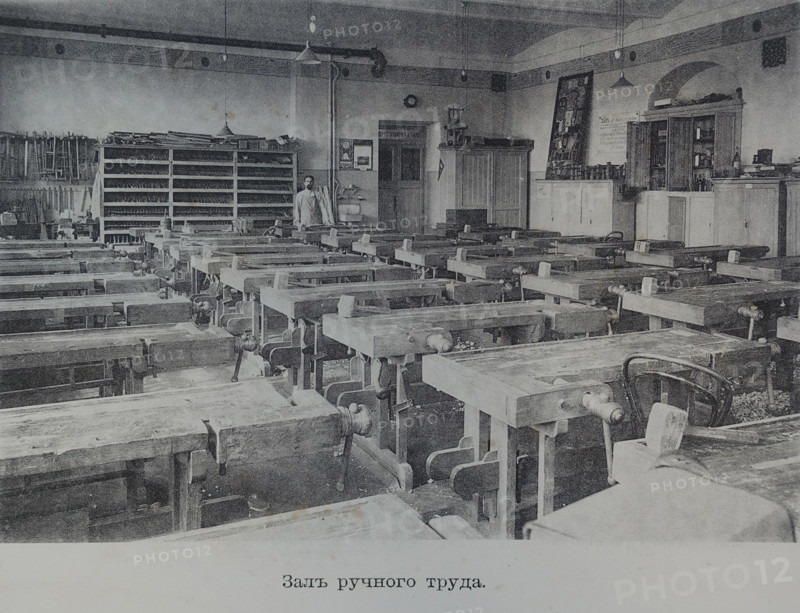 Manual labor room