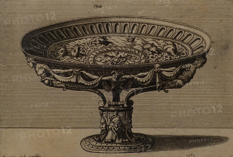 Vessel decorated with a frieze of dolphins in the sea on the bottom of the bowl
