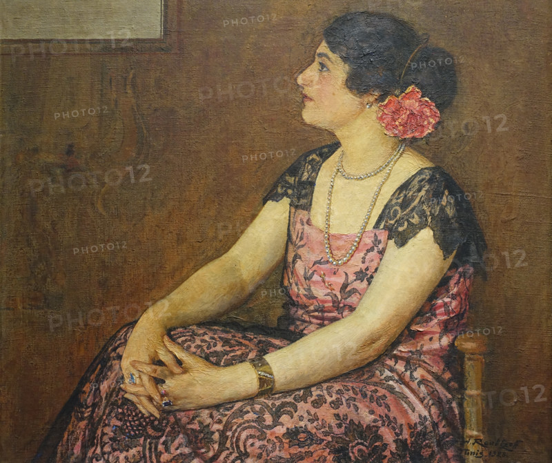 Tunisian woman with a flower