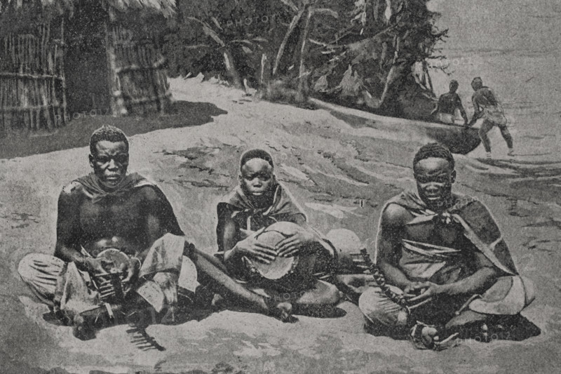 Uganda. Musicians from Unyoro. Photogravure. ""La conquista de Africa"" (The conquest of Africa), by Alfredo Opisso. Volume II. Published in Barcelona (Spain) by Molinas y Maza editores, 1911.