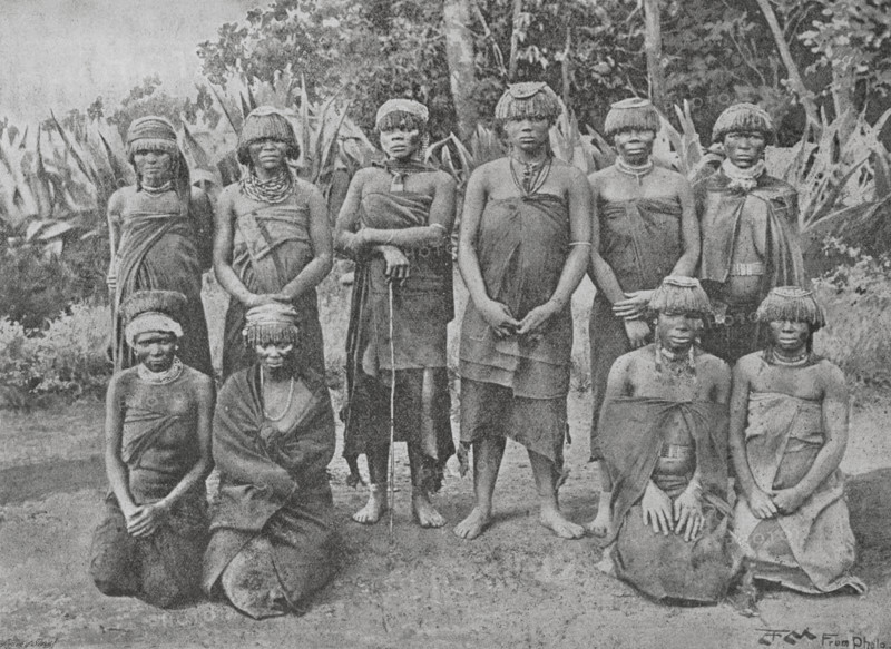 South Africa. Group of sorceresses from Natal. Photogravure by Andre & Sleigh. ""La conquista de Africa"" (The conquest of Africa), by Alfredo Opisso. Volume II. Published in Barcelona (Spain) by Molinas y Maza editores, 1911.