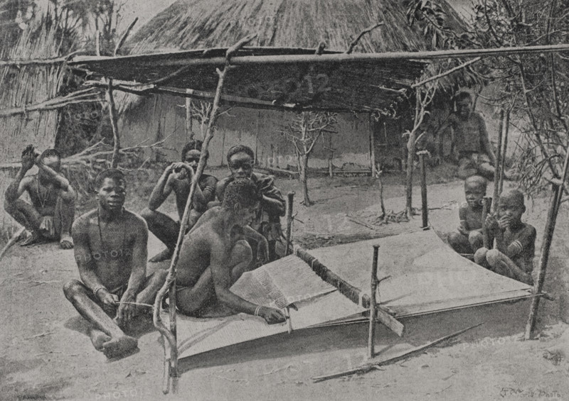 Africa. Weaver of Mazitu or Angoniland, South-West of Lake Nyasa. Photogravure by Andre & Sleigh from a photograph by Mr. Fred L. M. Moir, of the African Lake Company. ""La conquista de Africa"" (The conquest of Africa), by Alfredo Opisso. Volume III. Published in Barcelona (Spain) by Molinas y Maza editores, 1911.