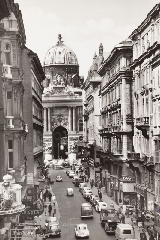 Austria, Vienna, Kohlmarkt with the Hofburg
