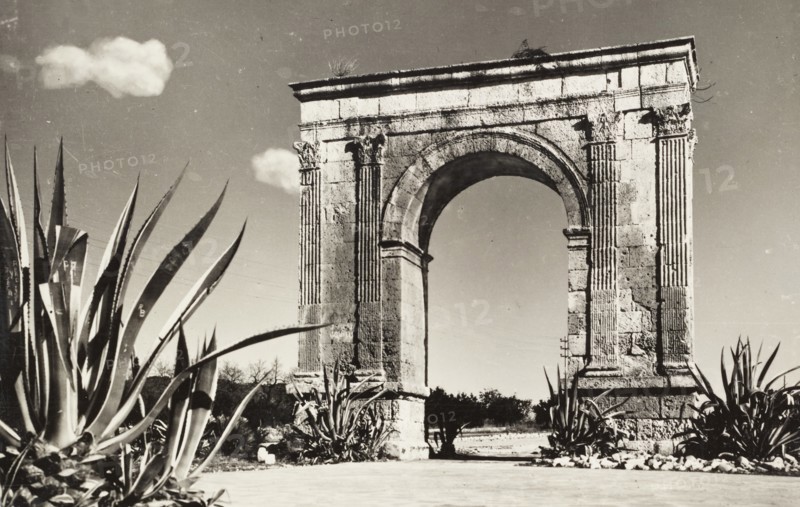 Tarragona, Arco de Bara a Roman triumphal arch